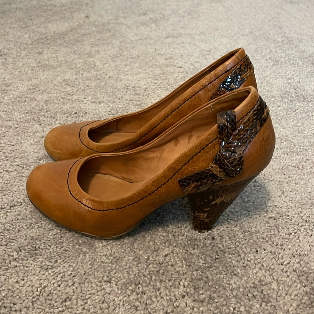 Aldo snakeskin and leather heel